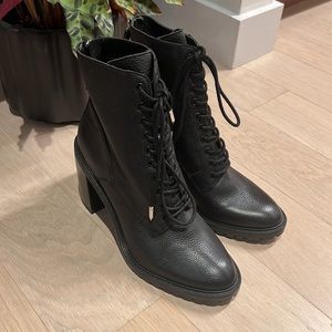 NWOT Dolce Vita Norma Lace-up Leather Booties